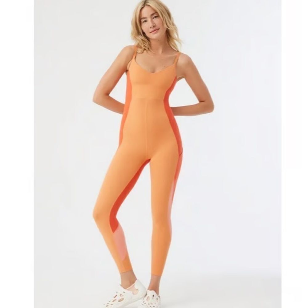 NWT Outdoor Voices Zoom Full Length Bodysuit Two-Tone Orange Jumpsuit med